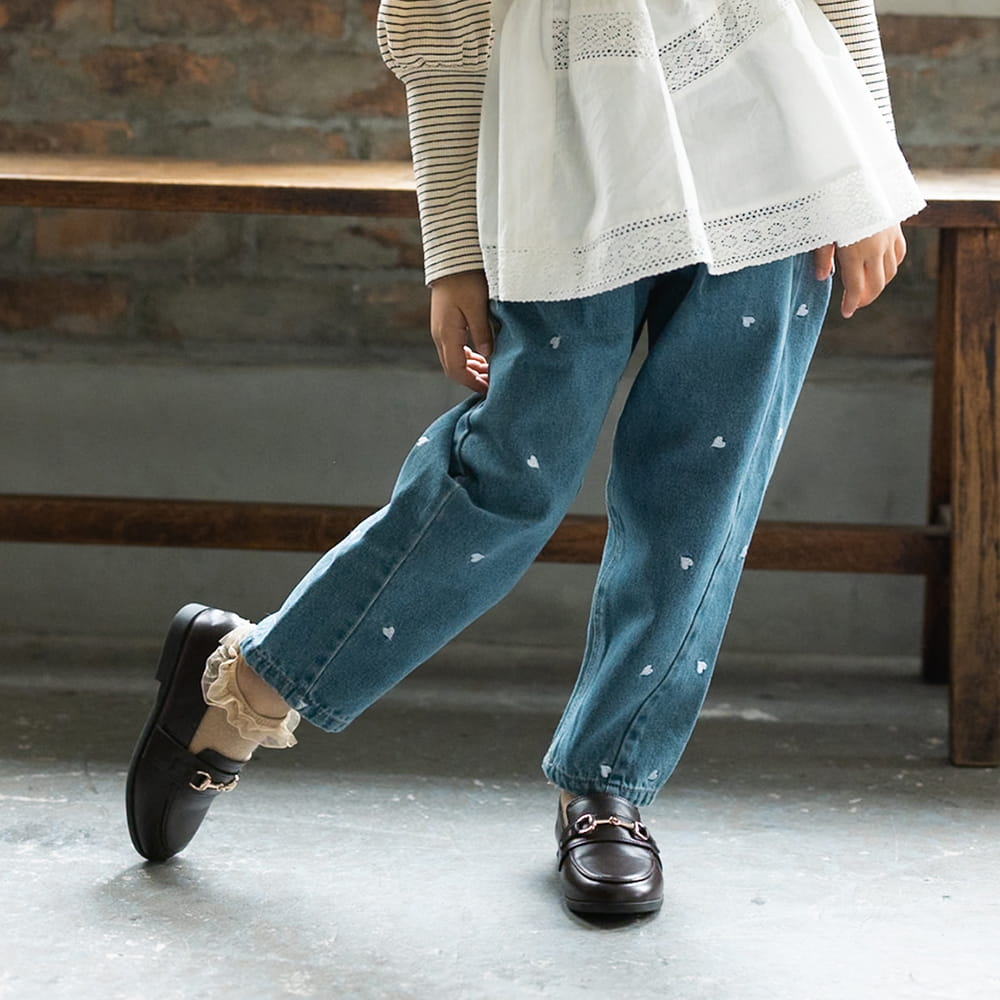 タックテーパードデニム刺繍〈 Merci♡ 〉アトリエデニム・メルシーハート