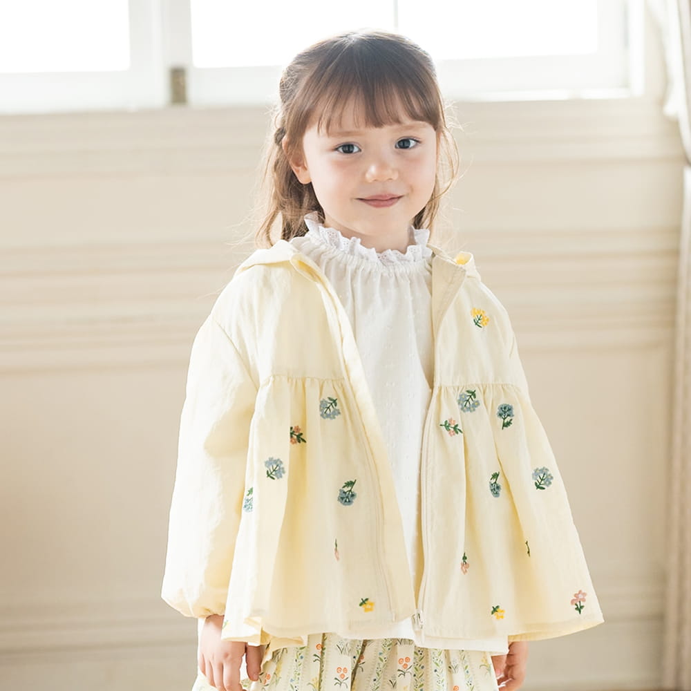 総柄刺繍ウィンドブレーカー