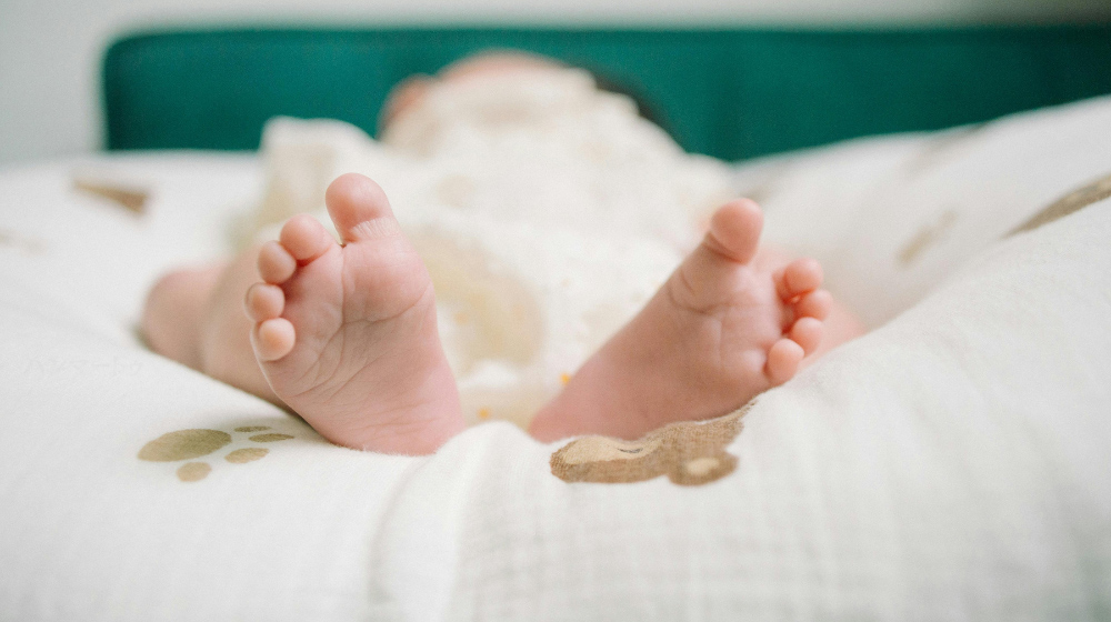 赤ちゃんの足は大人のミニ版じゃない。まず知るべき2つの事実