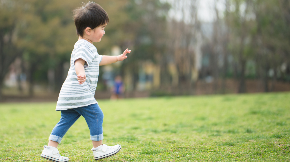 よちよち歩きに本当に必要な靴とは？可愛さより先に見るべきこと